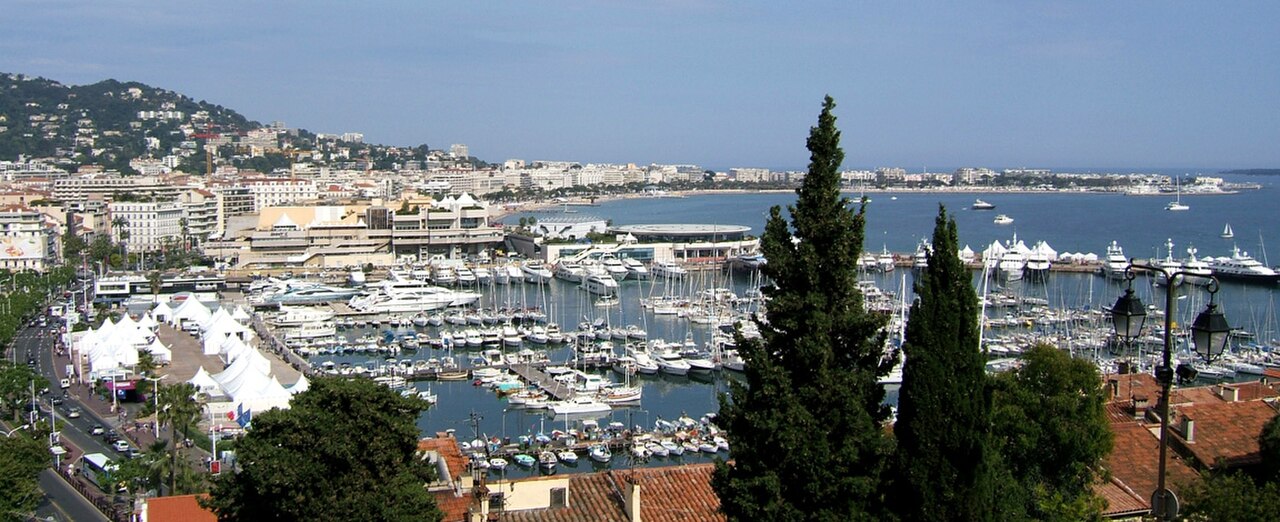 Panoramic view of Cannes and its coast